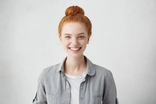 用户在手机上使用球友体育APP